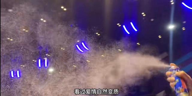 某影院尝试使用喷雪罐图片来源：视频截图