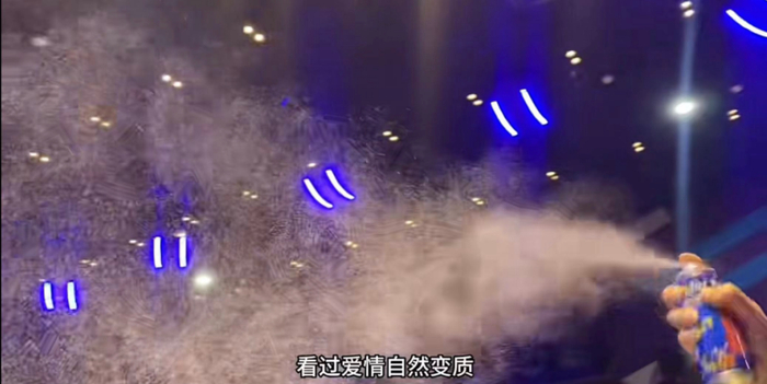 某影院尝试使用喷雪罐图片来源：视频截图