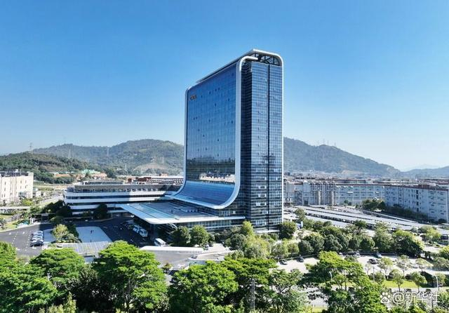 2023年11月19日拍摄的宁德时代新能源科技股份有限公司科技大楼（无人机照片）。新华社记者 林善传 摄