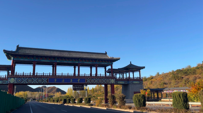 丰宁入口处的牌楼