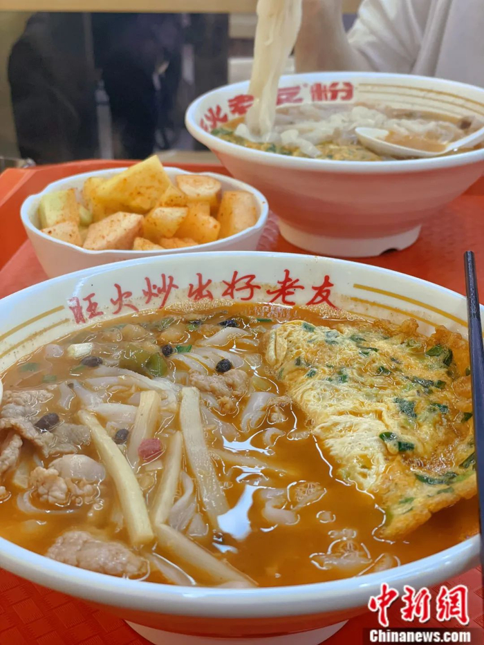 色香味俱全的南宁老友粉。陆欣蓓 摄