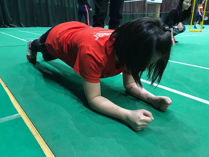 平板支撑。健康时报图 毛圆圆摄