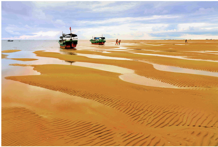 千潮散去镜复来 祁伟忠摄