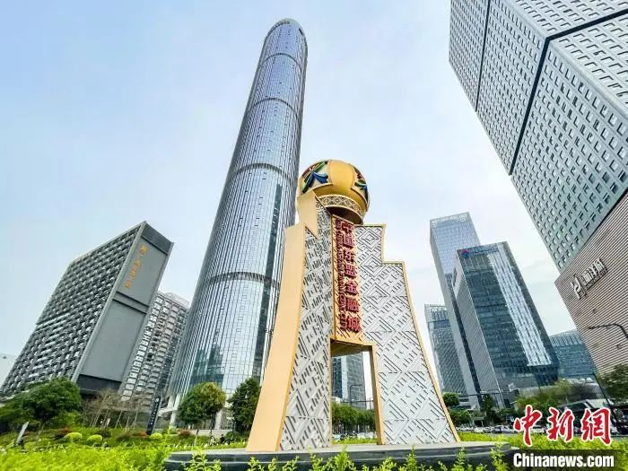 位于南宁市五象新区的中国—东盟金融城。黄红锦 摄