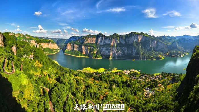 黔西市新仁苗族乡化屋村乌江画廊东风湖景区.史开心 摄