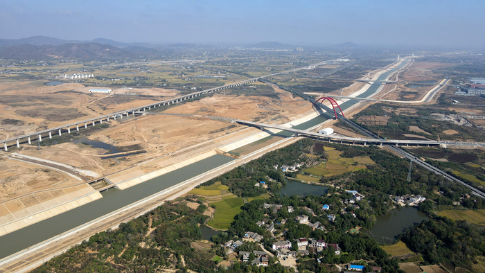 引江济淮工程（安徽段）菜巢线庐江段。新华社记者刘军喜摄
