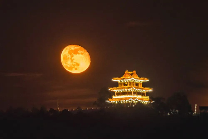 岑溪市东山公园夜景 陆彦宇 摄