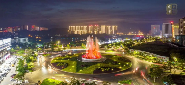 玫瑰湖龙鱼雕塑转盘 威摄 摄