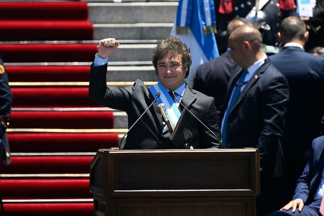 当地时间12月10日，米莱宣誓就职并向阿根廷民众发表讲话 图源：视觉中国