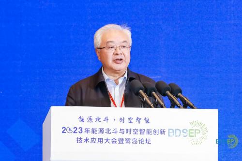 中国卫星导航定位协会常务副会长赵继成