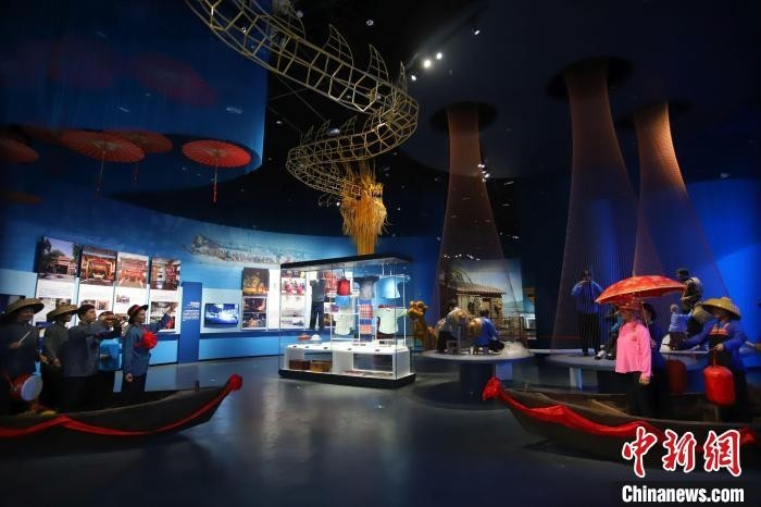 水上婚礼是疍家民俗最独特的标志之一。海南疍家博物馆供图