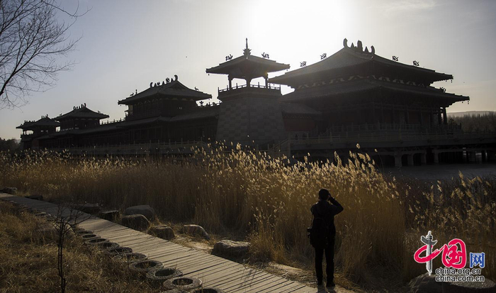 云冈石窟灵岩寺景区巍峨雄壮，别具气派。中国网记者 马旷／摄