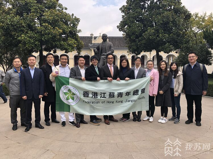 姚秋懿（右三）参加内地回访活动