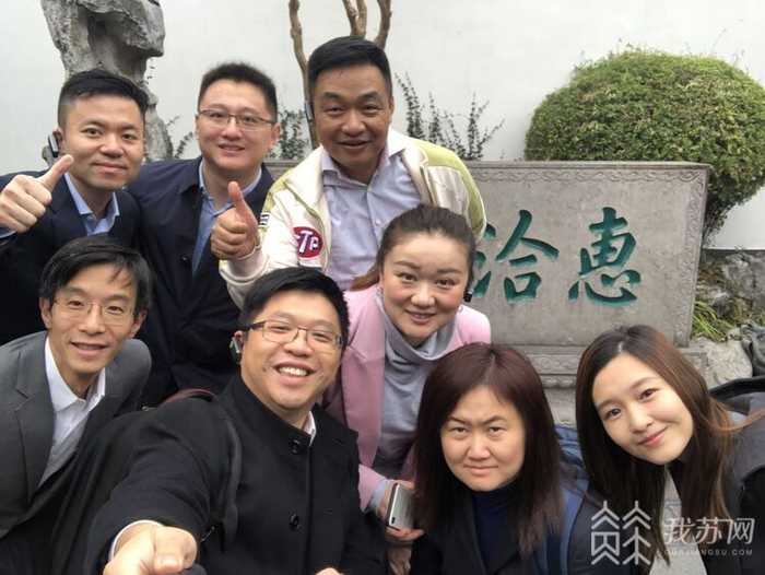 姚秋懿（右一）参加内地回访活动