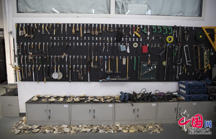 云冈研究院修复室内，各式修复工具一应俱全。中国网记者 马旷／摄