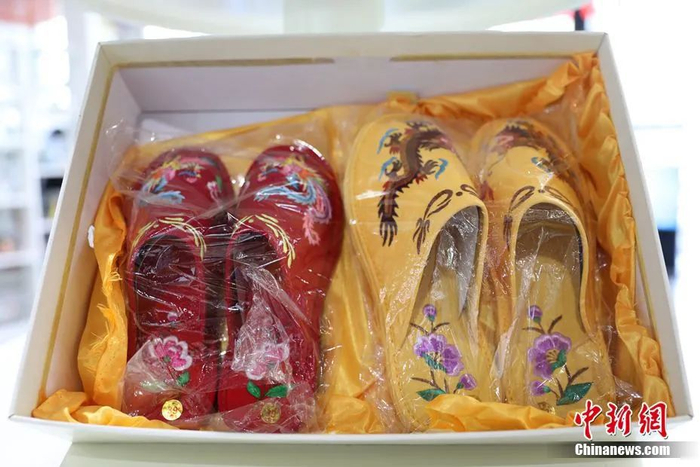 图为武功县的手工刺绣产品。石芙蓉 摄