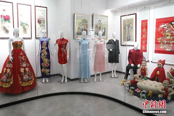 图为武功刺绣文创馆内的刺绣展品。石芙蓉 摄