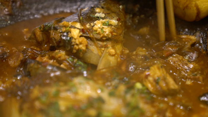 图为11月30日拍摄的东北铁锅炖鱼。（新华社记者 周万鹏 摄）