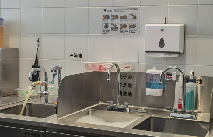 △门店清洗“三联池”（图片来源：记者）