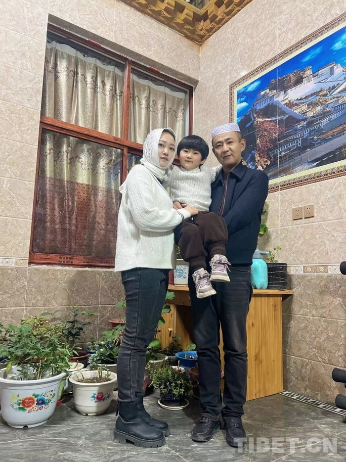 图为马晓卫在藏全家福图由受访者提供