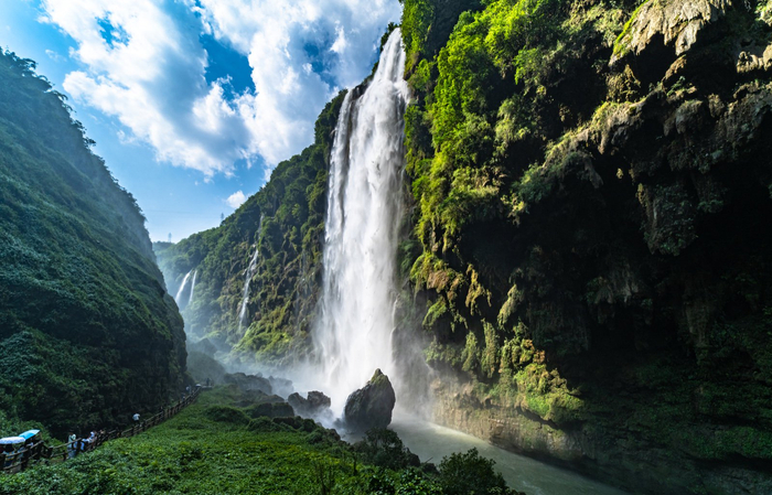 马岭河峡谷瀑布群。胡云江 摄