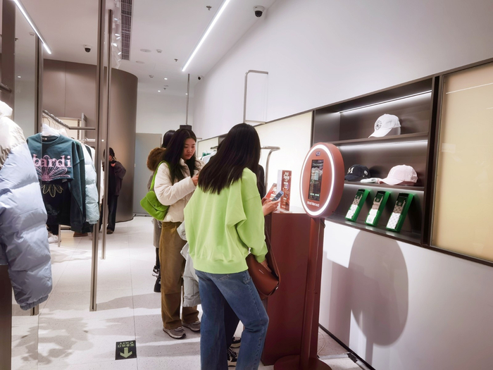 开业首日，消费者在店内参与“Mardi读书社”活动 （中国商报见习记者 于佳鑫/摄）