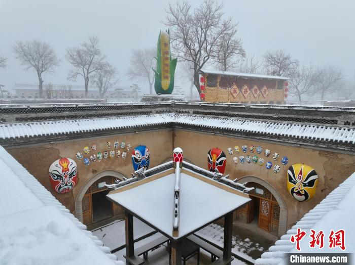 图为雪后陕州地坑院。姚书勤 摄
