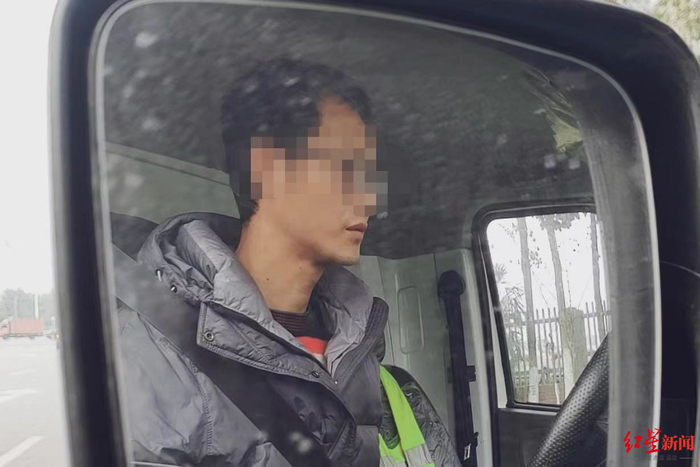 ▲谢勇（化名）开着贷款的面包车