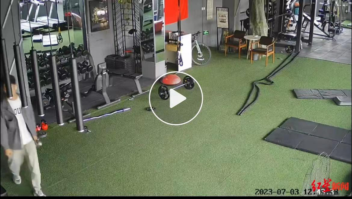 ▲监控显示，小侯当天中午12点多进了健身房