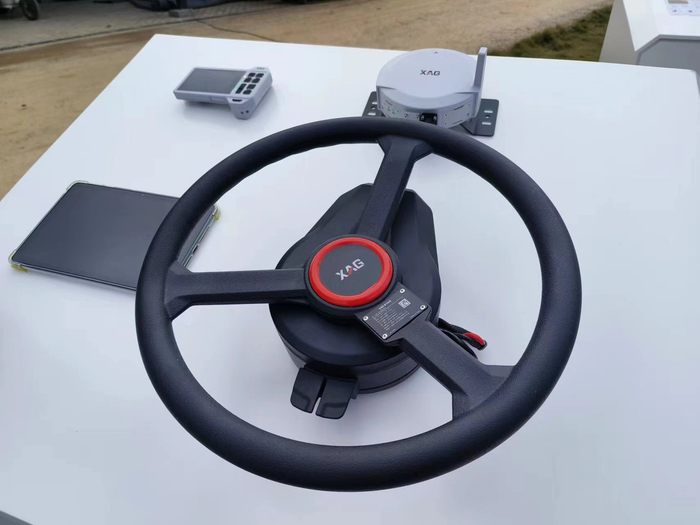 农机自驾仪 图源：时代财经