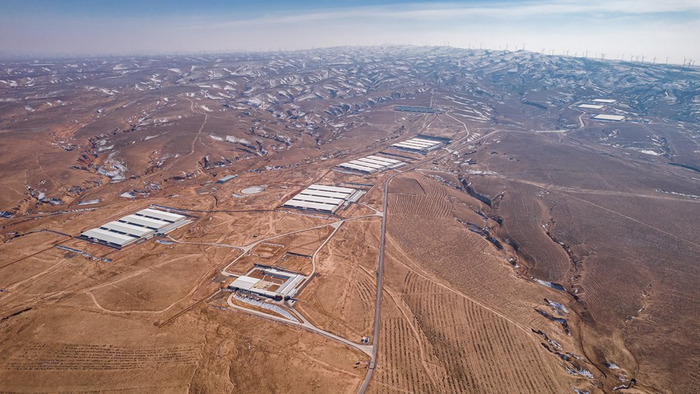 宁夏晓鸣农牧股份有限公司位于红寺堡区的养殖基地俯瞰图。（受访者供图）