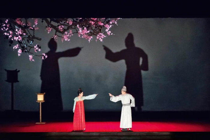 2020年龙马社重排《我爱桃花》，将其搬进大剧场