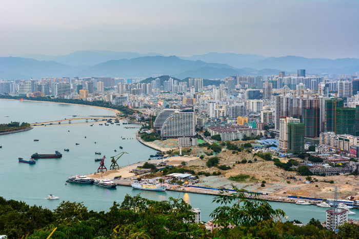 从三亚鹿回头公园俯瞰城区。 东方IC 图