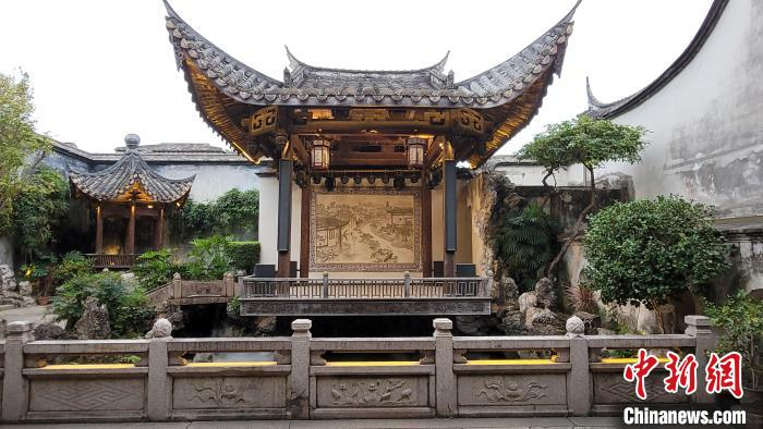 图为三坊七巷内雅韵依旧的水榭戏台，叶艺琳摄