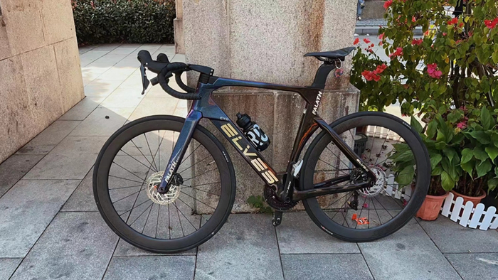 何恩泽的爱车，配件会在拼多多上购买 受访者供图