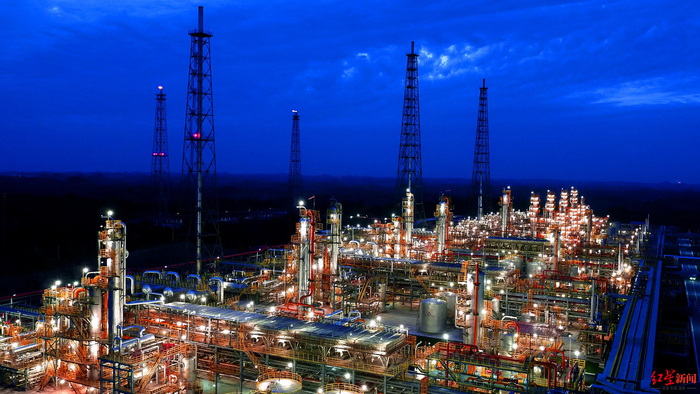 龙王庙净化厂之夜 包升 摄