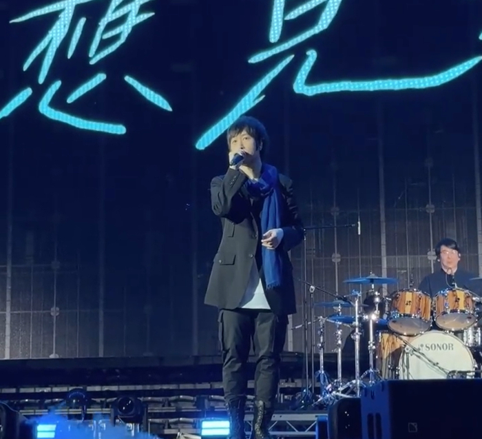 图片来源：五月天巴黎演唱会直播视频截图