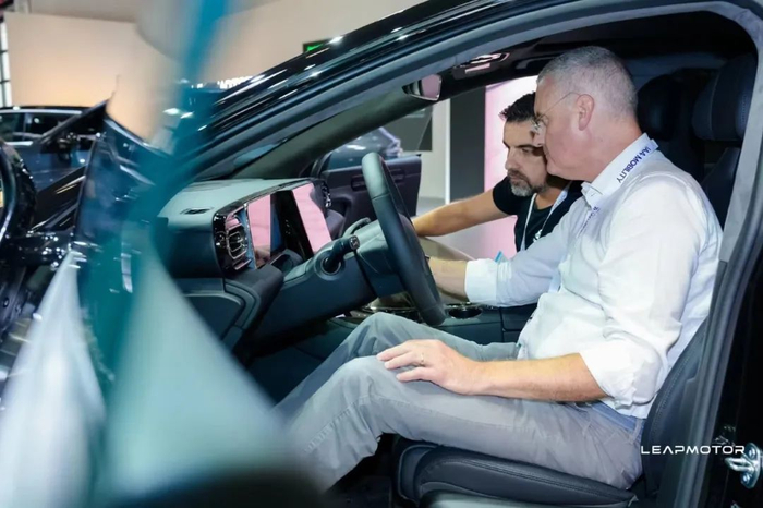 图 / 零跑C10亮相慕尼黑车展