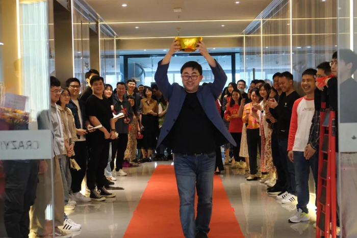 Crazy Maple Studio创始人贾毅与中国团队成员。图/受访者提供