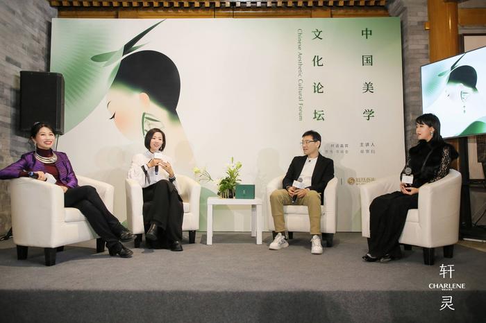 圆桌论坛嘉宾肖戈、李晓菱、贾伟（由左至右）、主持人 刘凯乔