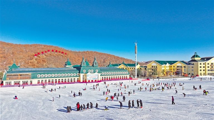 呼伦贝尔市扎兰屯金龙山滑雪场人气爆棚。韩冷 摄