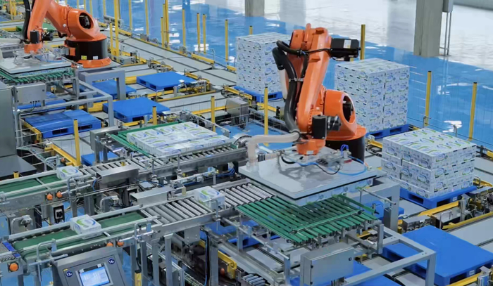 伊利金标工厂内，全智能化、数字化生产线高效运行