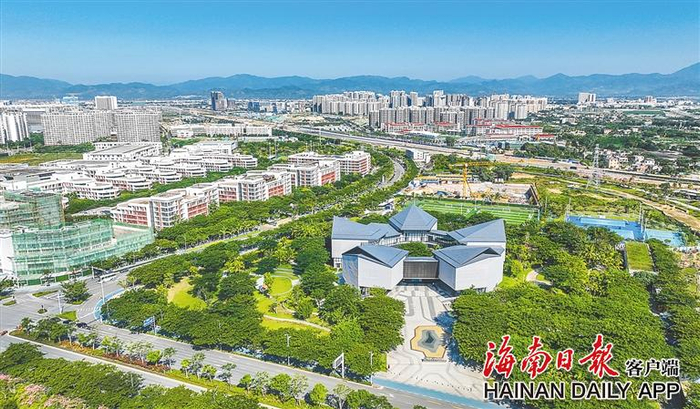 截至今年11月，三亚崖州湾科技城累计注册外商投资企业（含港澳台）超130家。 海南日报记者 张茂 摄