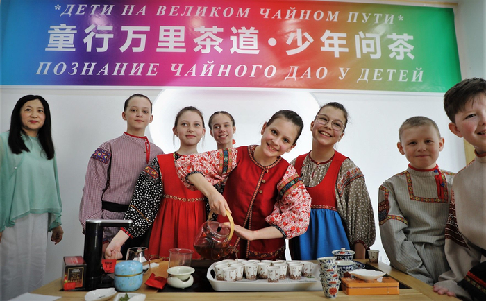 寻迹万里茶道，共享精彩冬运，中俄青少年开启文化体育冰雪研学之旅。李新军 摄