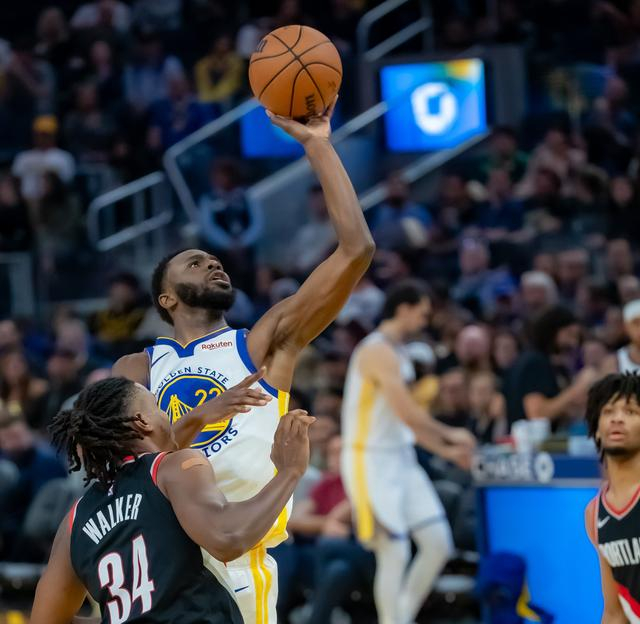 维金斯迷失了，不复夺冠赛季（2021—2022）的神勇。  图/新华社