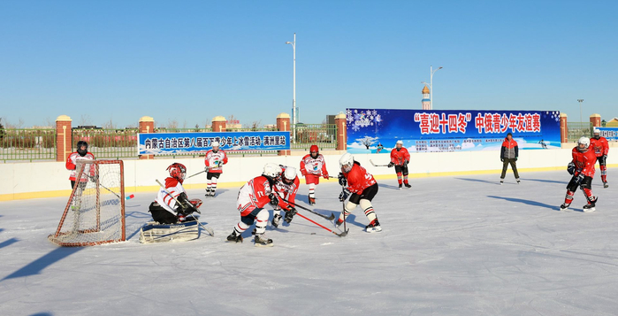 中俄青少年冰球友谊赛。李新军 摄