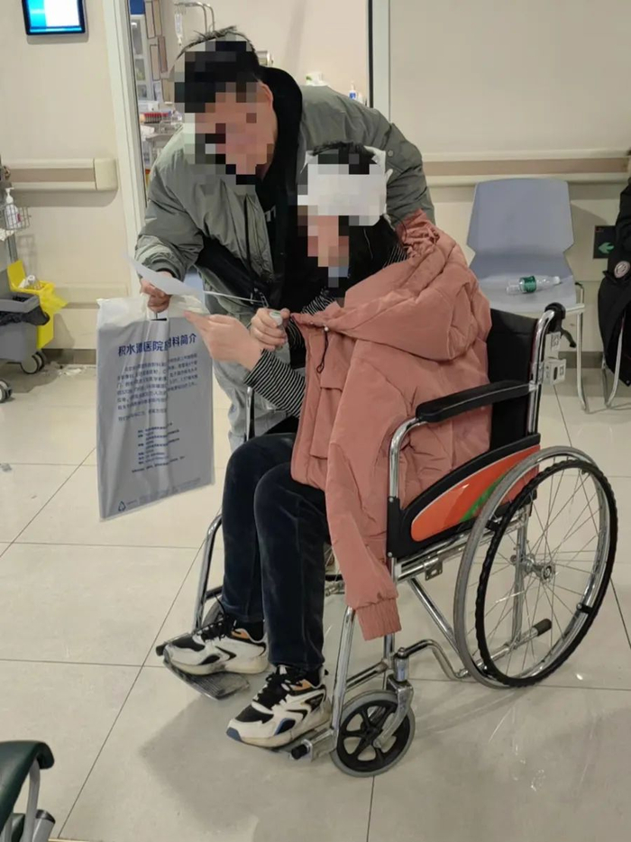 晓颖在医院就诊。郑子愚 摄