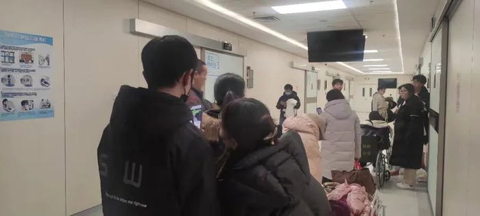 深夜的医院。郑子愚 摄