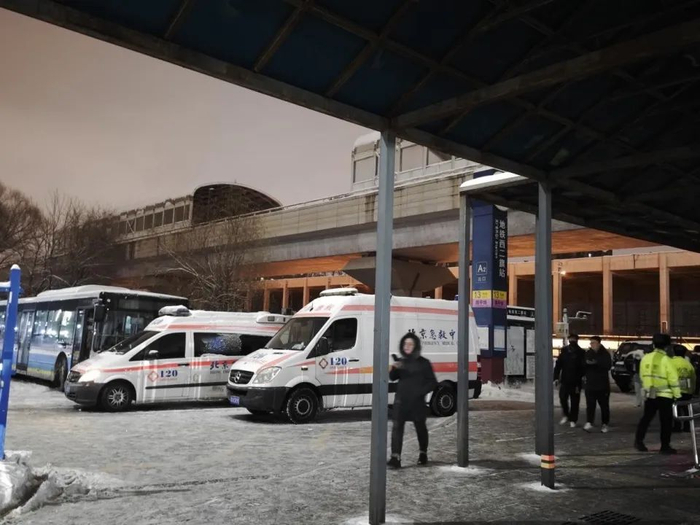 地铁西二旗站外 记者陈奇杰/摄