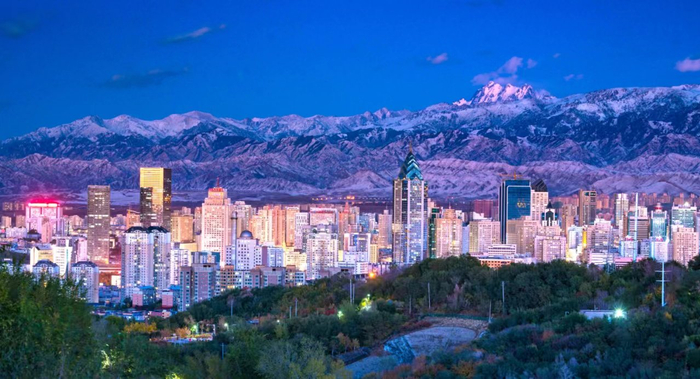 乌鲁木齐城区一角。张真源摄